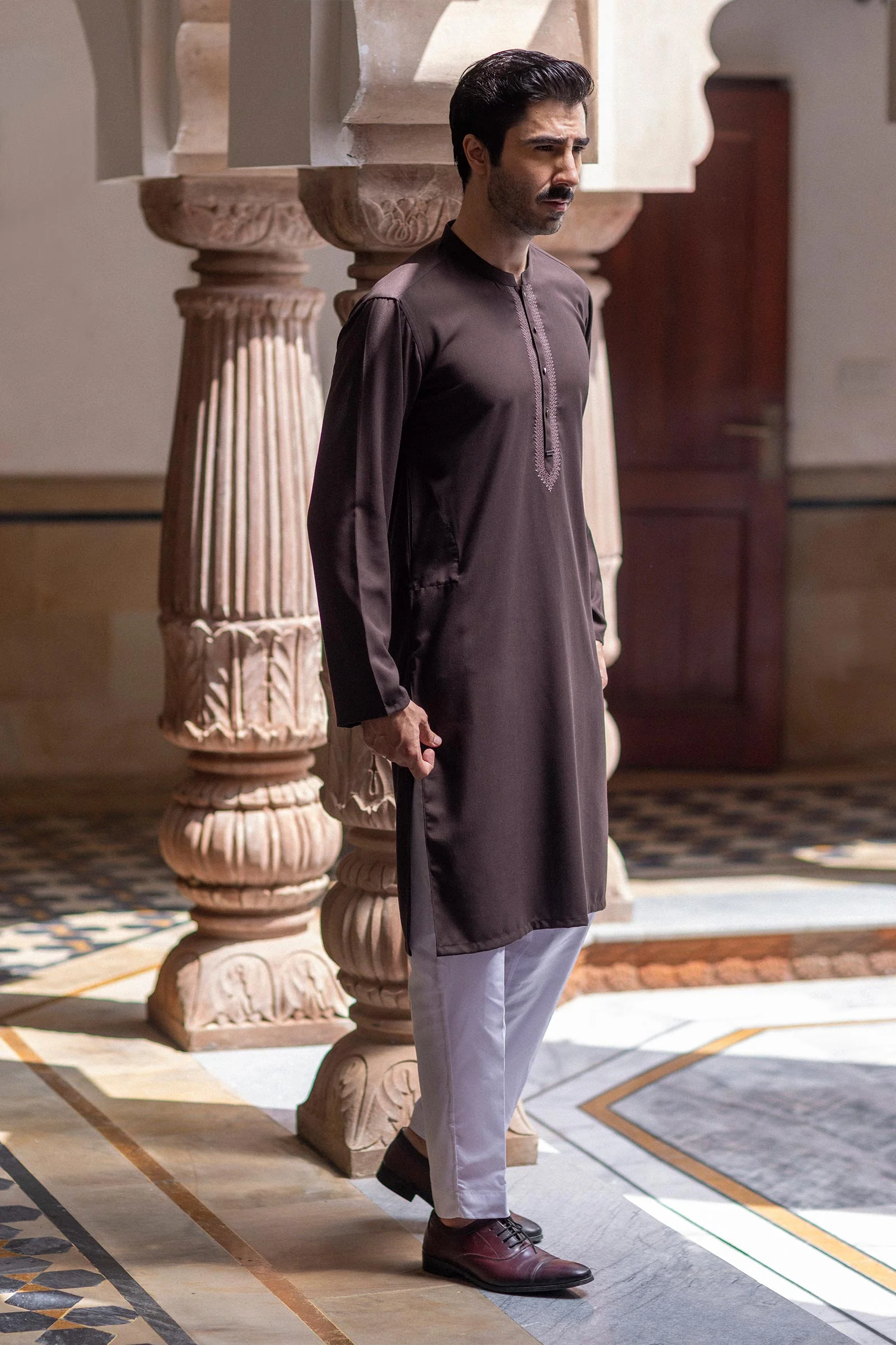 Embroidered Blended Kurta - Image 4